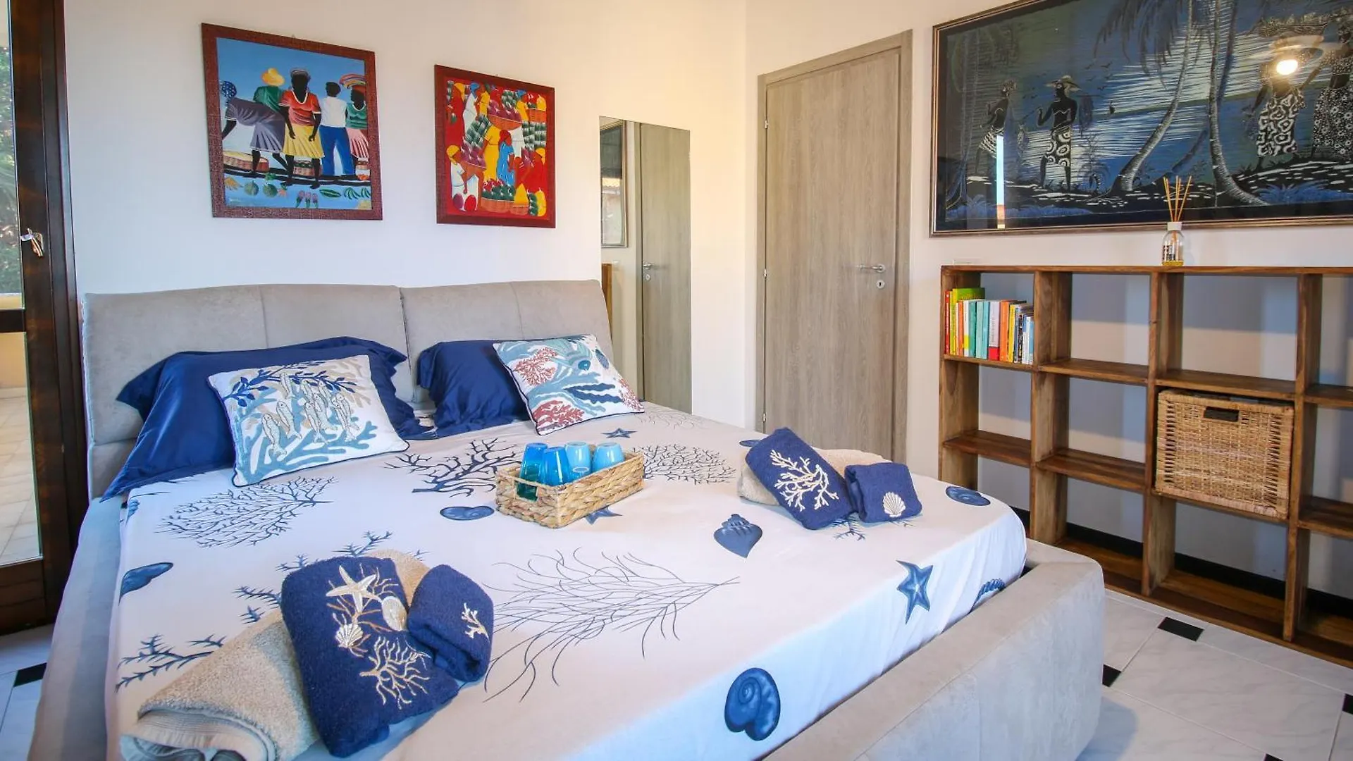Ben House Villa Santa Giusta 0*,