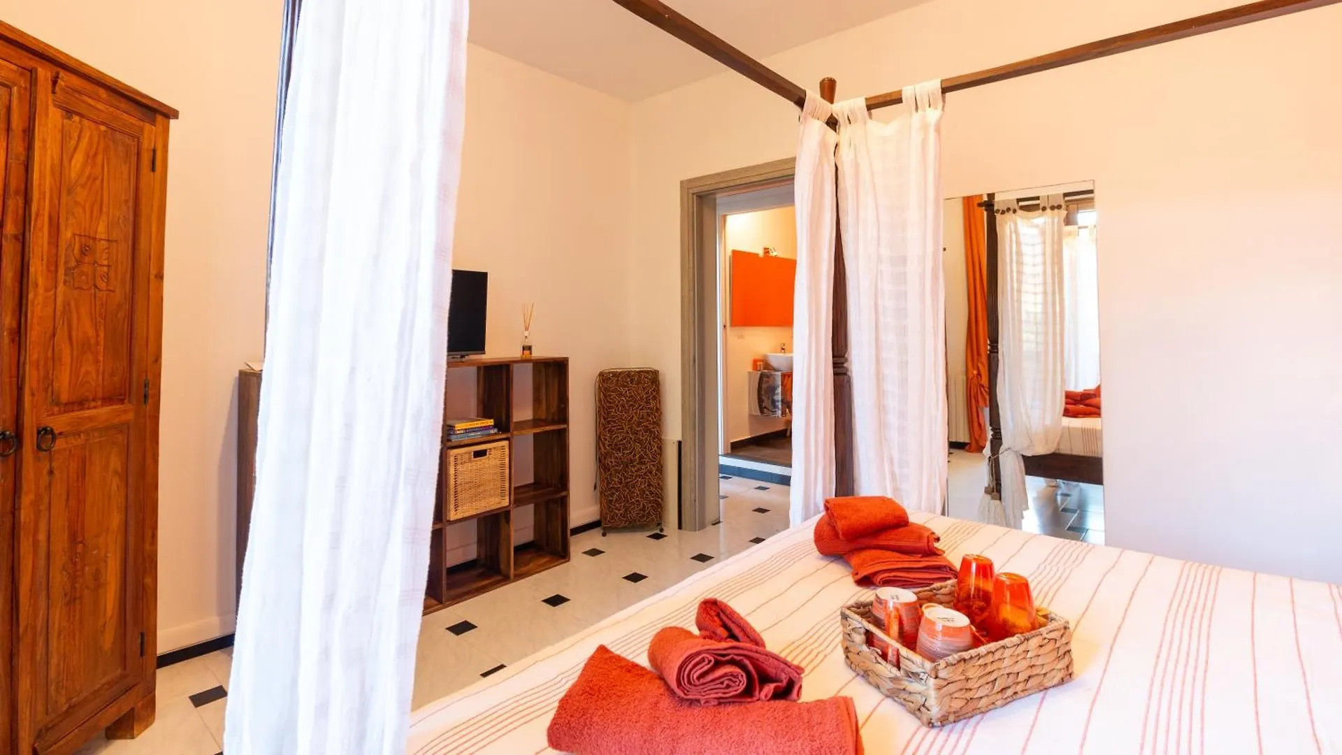 Ben House Villa Santa Giusta 0*,  Italy